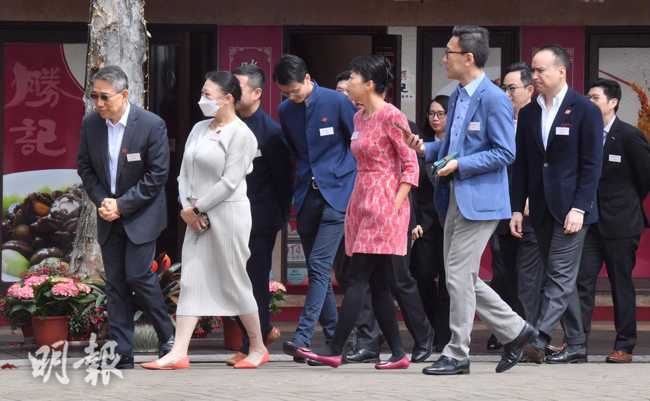 Director of Hong Kong and Macao Work Office of CPC Central Committee and Hong Kong and Macao Affairs Office of State Council Mr Xia Baolong had lunch in Sai Kung.