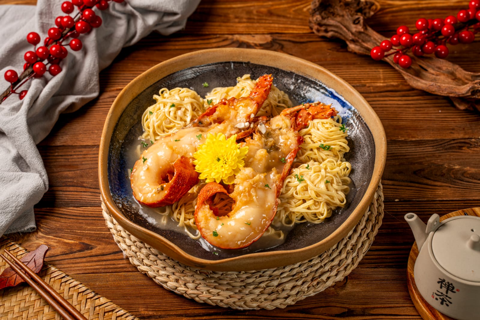 Baked Lobster w/Broth & E-Fu Noodles